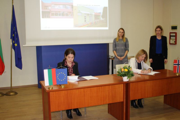Deputy Minister Petrova and Mayor of Sofia Municipality Jordanka Fandakova